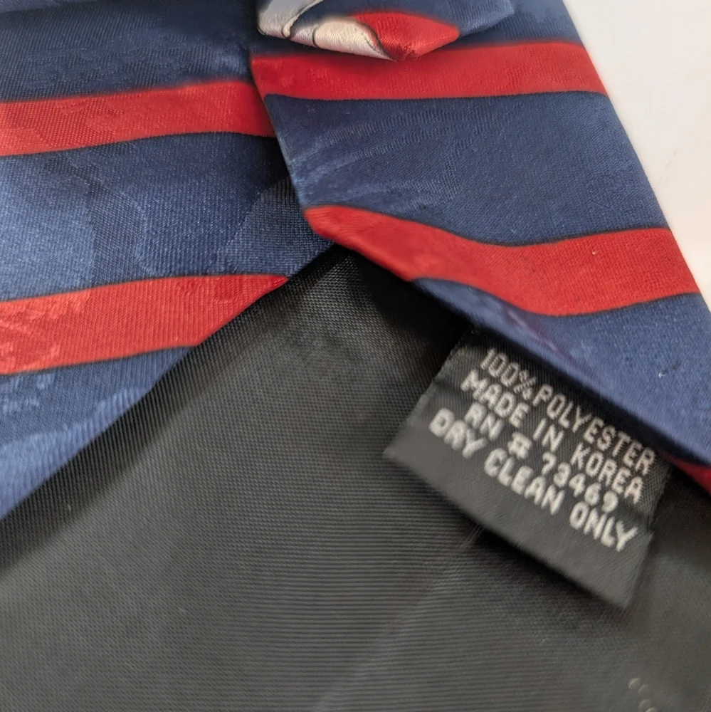 Looney Tunes Novelty Tie Red Blue Stripes Marvin Martian Bugs Bunny Taz Daffy